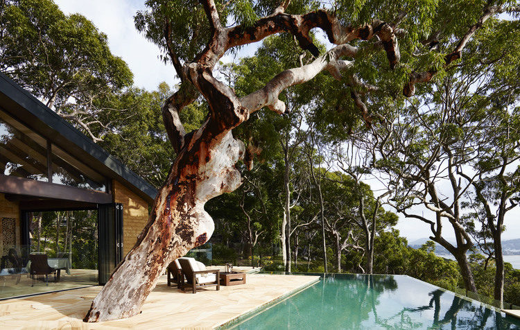 Infinity pool at Pretty Beach House on the Bouddi Peninsula, New South Wales