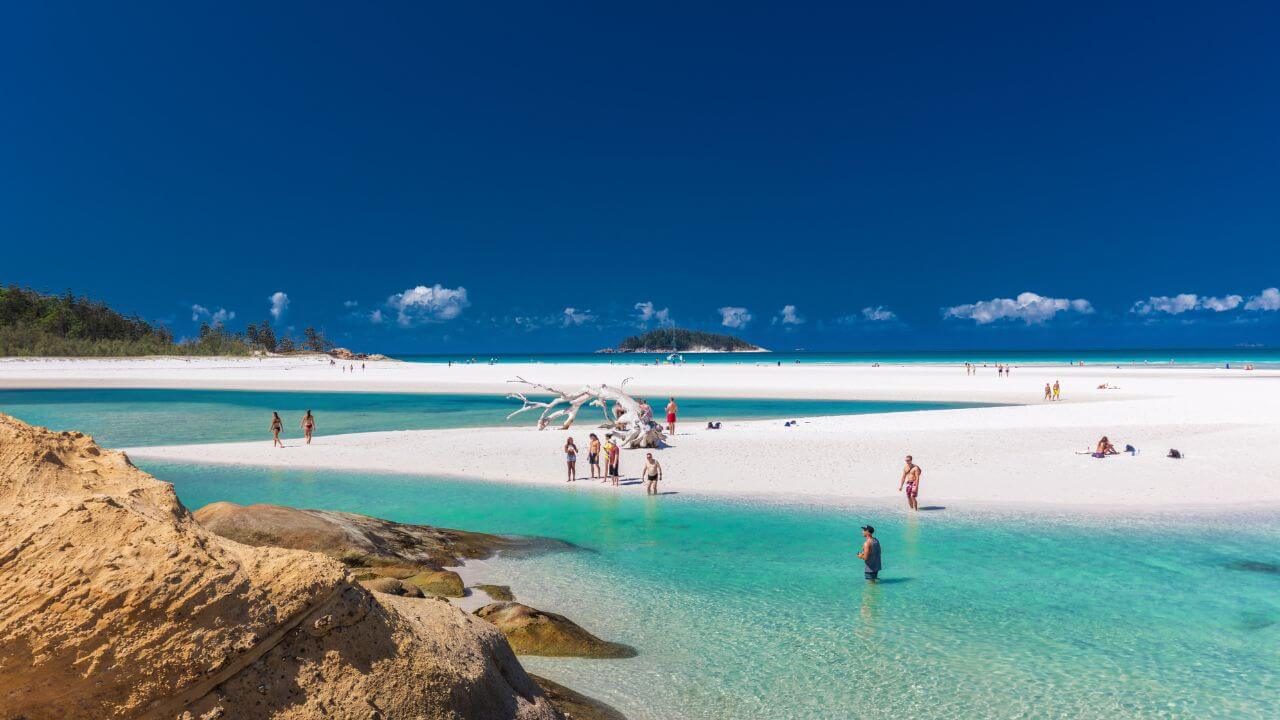 Queensland-Whitsundays-Whitehaven-beach-1280x720